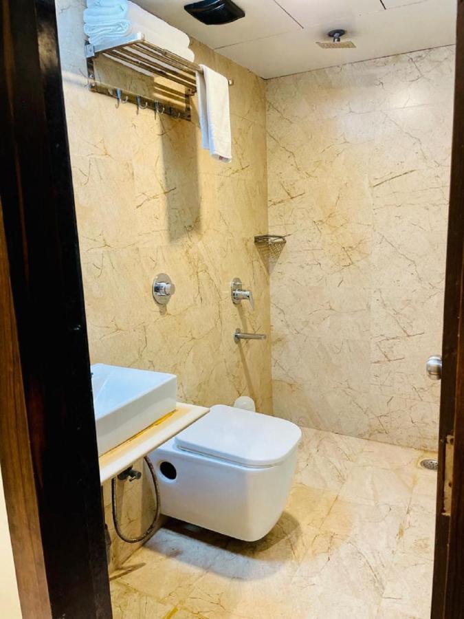 Hotel Embassy Park - Bkc Mumbai Exteriör bild