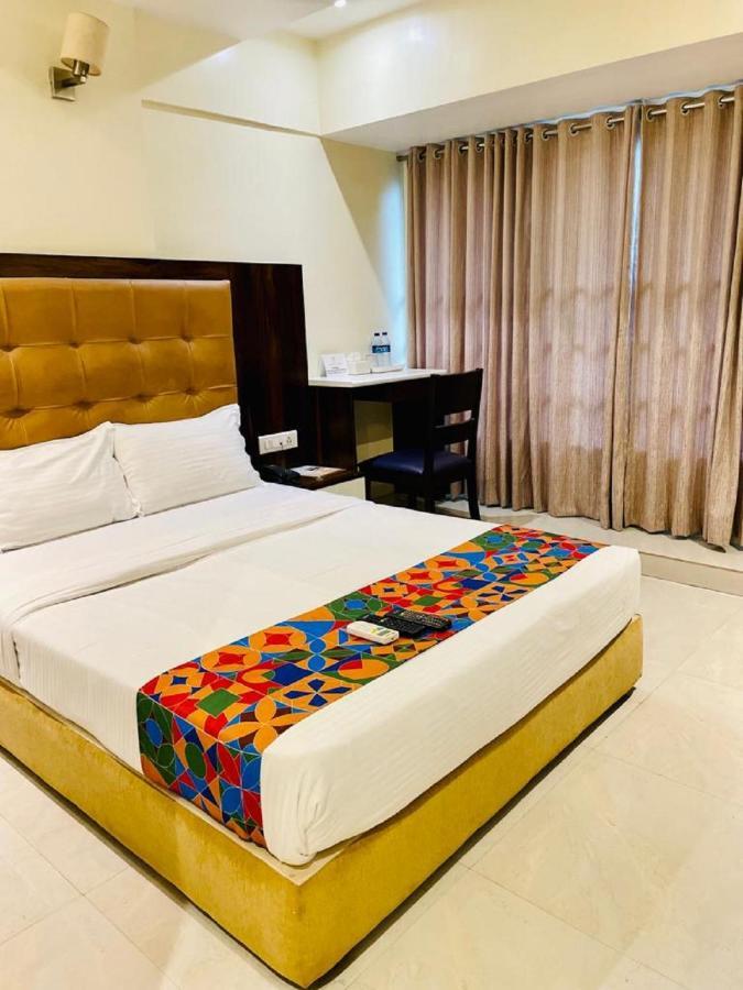 Hotel Embassy Park - Bkc Mumbai Exteriör bild