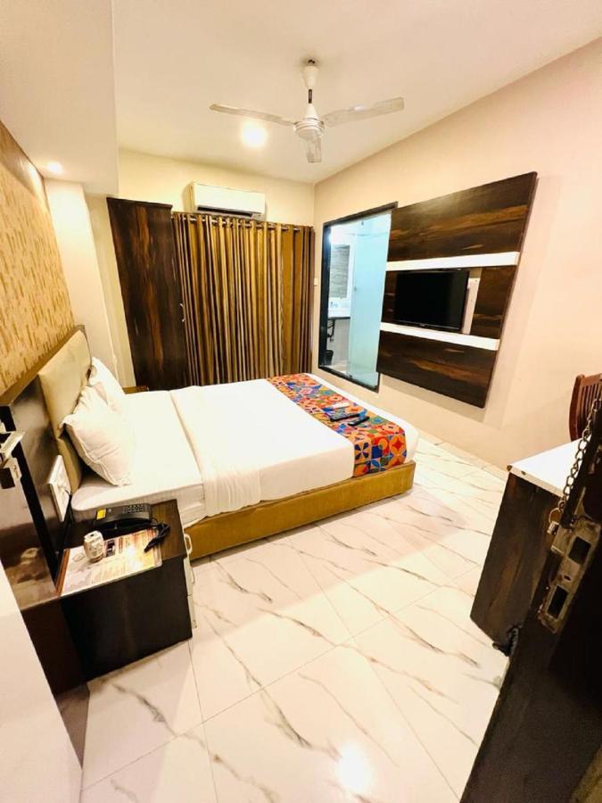 Hotel Embassy Park - Bkc Mumbai Exteriör bild