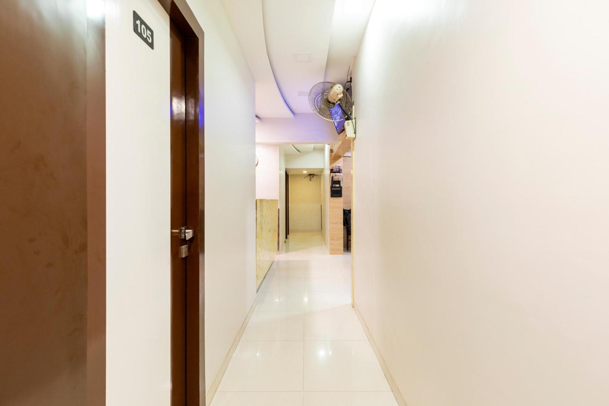 Hotel Embassy Park - Bkc Mumbai Exteriör bild